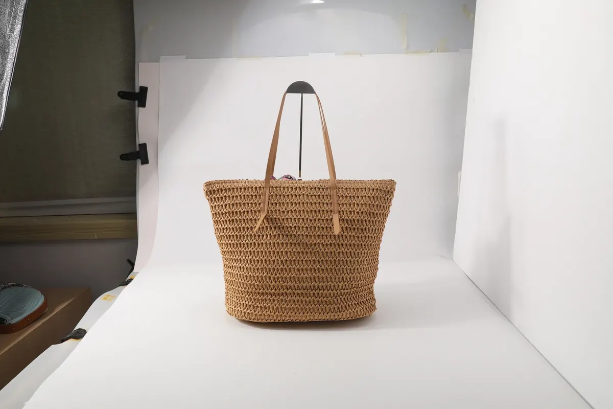 草编托特包背面,真实产品照片,拍摄支架保留